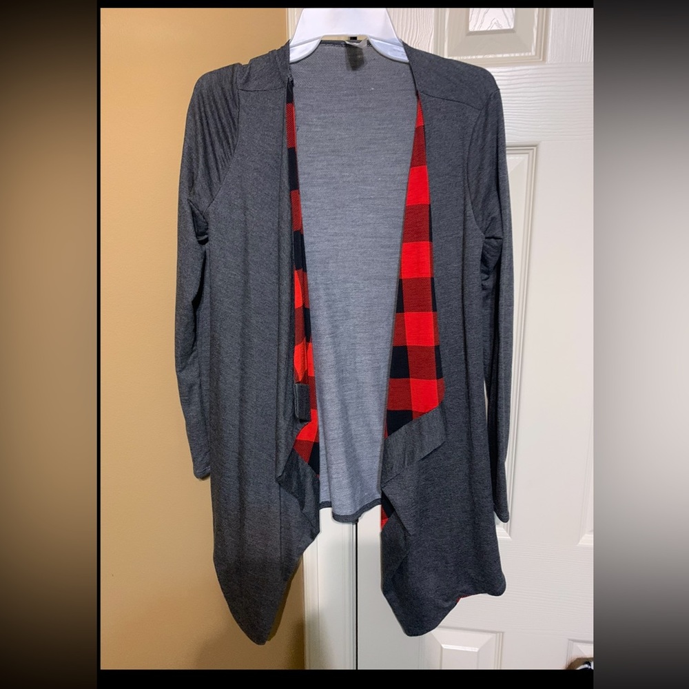 Boutique Brand gray/ buffalo plaid peekaboo cardigan